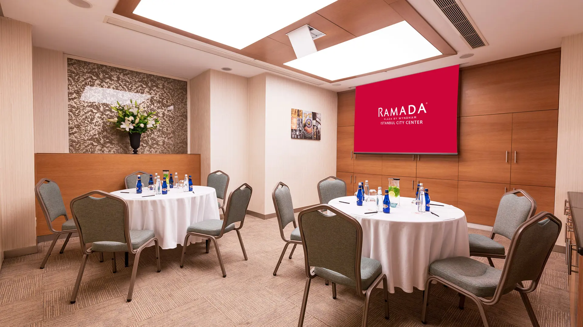 gal_07082019_ramadaplazaistanbulcitycentermeetingrooms_2.jpg