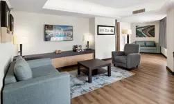 Corner Suit